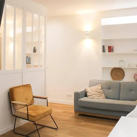 Charming In The Heart Of The 18th Appartamento
